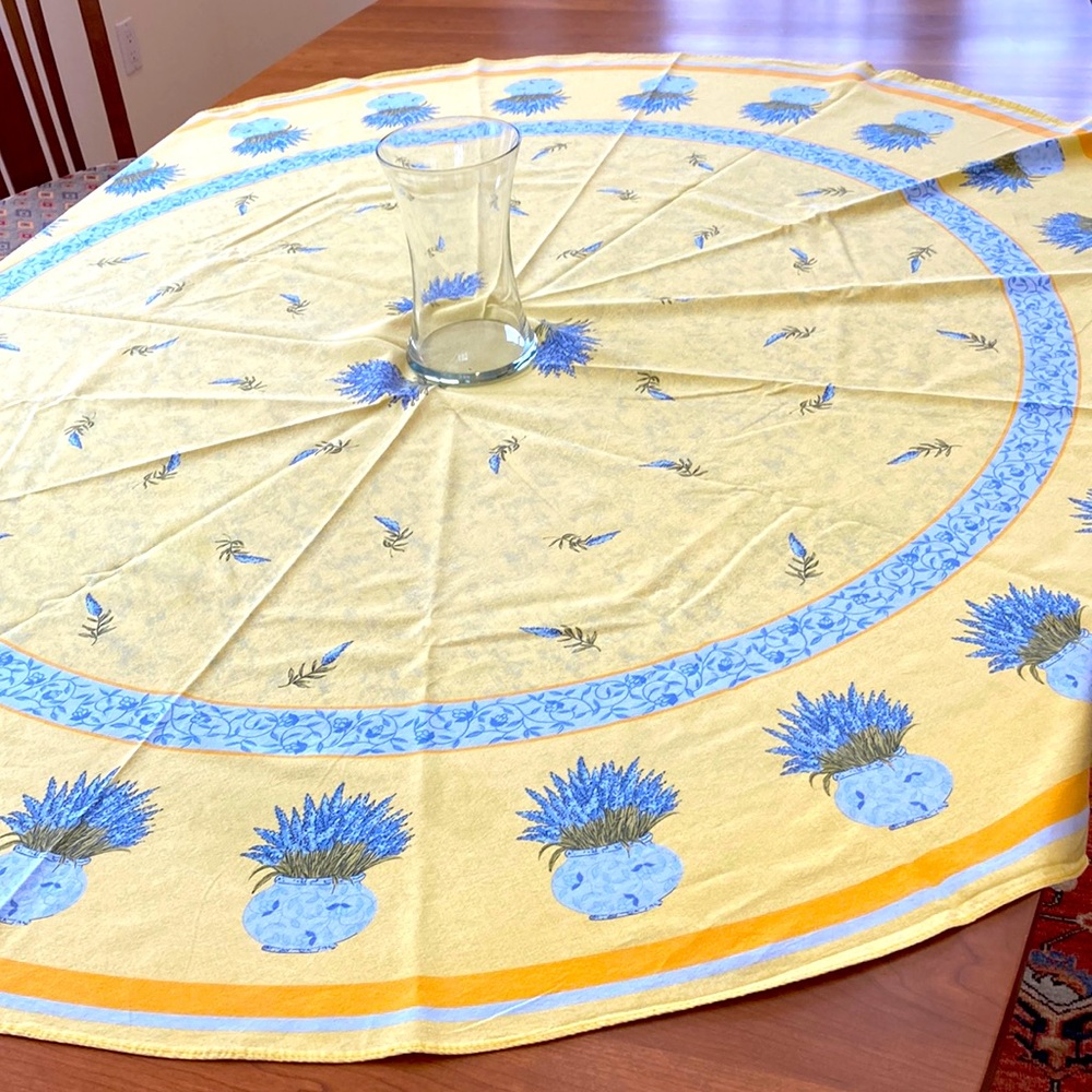 Round tablecloth